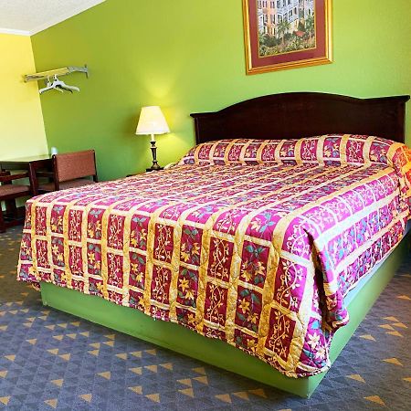 Luxury Inn Мидланд Екстериор снимка