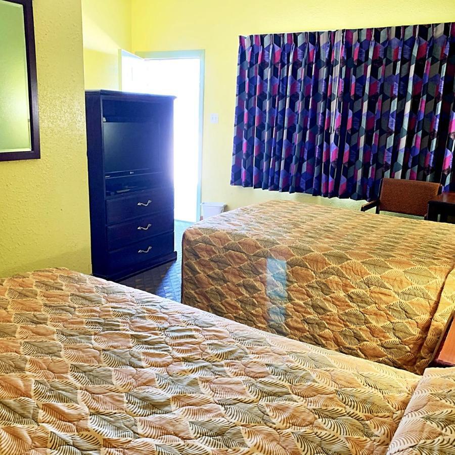 Luxury Inn Мидланд Екстериор снимка