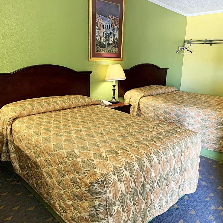 Luxury Inn Мидланд Екстериор снимка